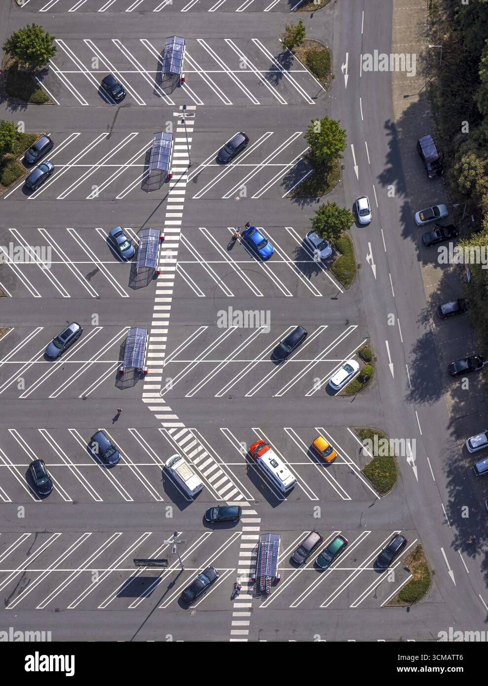 Luftaufnahme, Kaufland Supermarkt (ehemals Real) Parkplatz, Heessen, Hamm, Ruhrgebiet, Nordrhein-Westfalen, Deutschland, DEUTSCHLAND, Shopping, Shopping Märkte Stockfoto