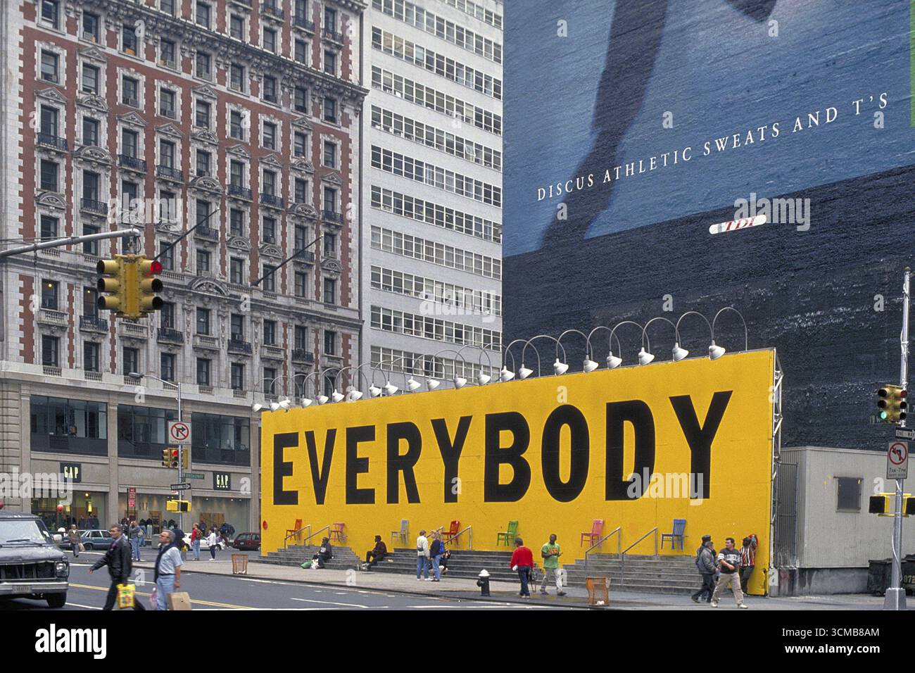 Straßenszene mit großer Plakatwand Everybody, New York City, USA Stockfoto