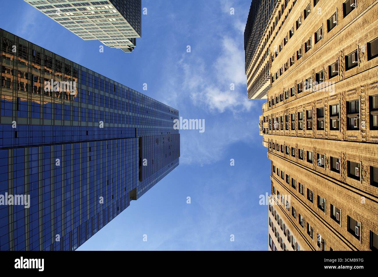 Wolkenkratzer am Himmel, New York City, USA Stockfoto