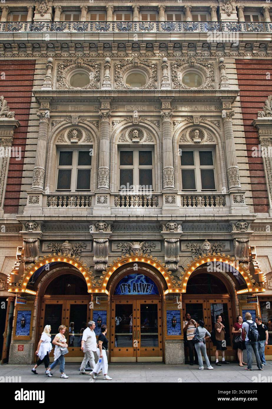 Eingangsfassade des Hilton Theatre (ehemals Lyric Theatre) in Mahatten, New York City, USA Stockfoto