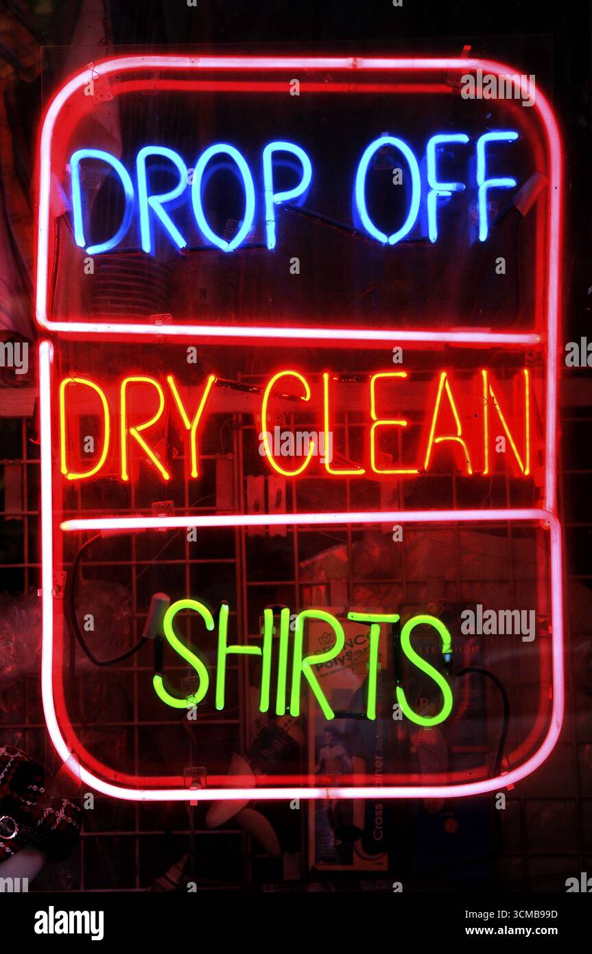 Beleuchtete Werbung für eine Wäscherei, New York City, USA Stockfoto
