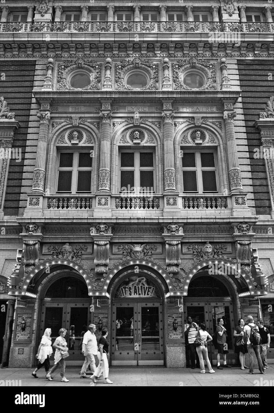 Eingangsfassade des Hilton Theatre (ehemals Lyric Theatre) in Mahatten, New York City, USA Stockfoto