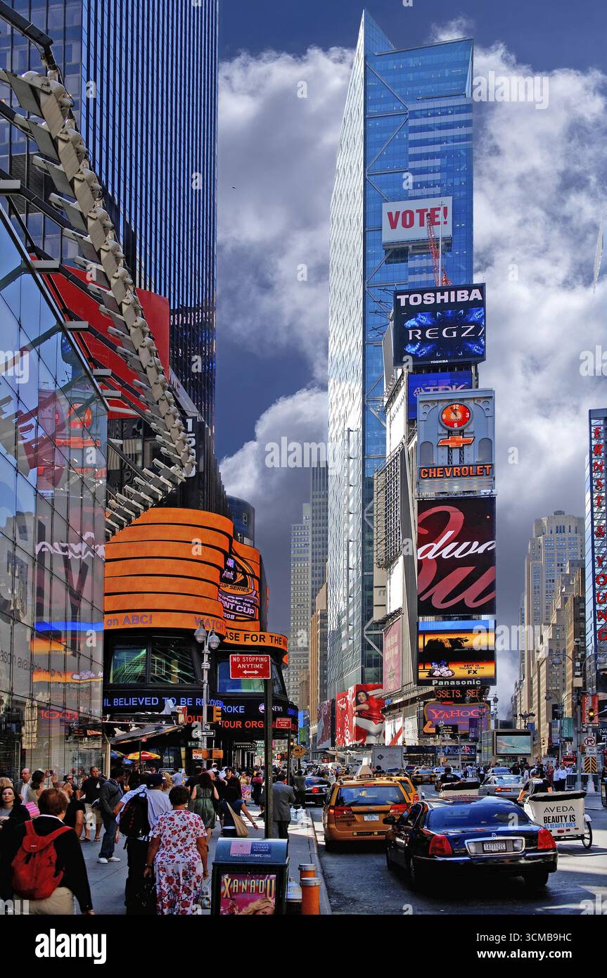 Reklametafeln auf den Wake Scratchers am Times Square, New York City, USA Stockfoto Reklametafeln auf den Wake Scratchers am Times Square, New York City, USA Stockfoto