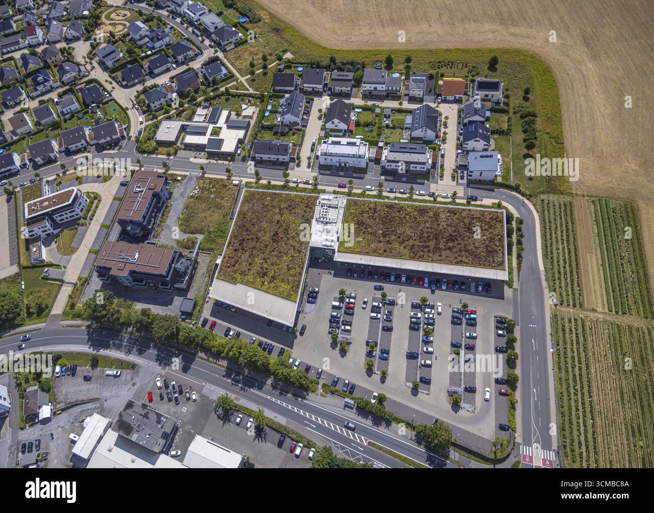 Luftansicht, Nahversorgung mit Rewe, Rossmann und Aldi, Hoeseler Straße, Heiligenhaus, Ruhrgebiet, Nordrhein-Westfalen, Deutschland, DE, Shoppin Stockfoto