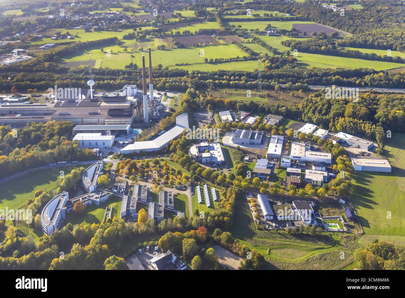 Luftaufnahme, Gewerbegebiet am Wiesenbusch mit Pilkington Deutschland AG, IWG Innovation Centre Wiesenbusch Gladbeck, Rentfort, Gladbeck, Ruhrgebiet Stockfoto