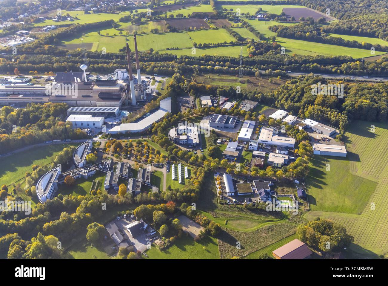 Luftaufnahme, Gewerbegebiet am Wiesenbusch mit Pilkington Deutschland AG, IWG Innovation Centre Wiesenbusch Gladbeck, Rentfort, Gladbeck, Ruhrgebiet Stockfoto