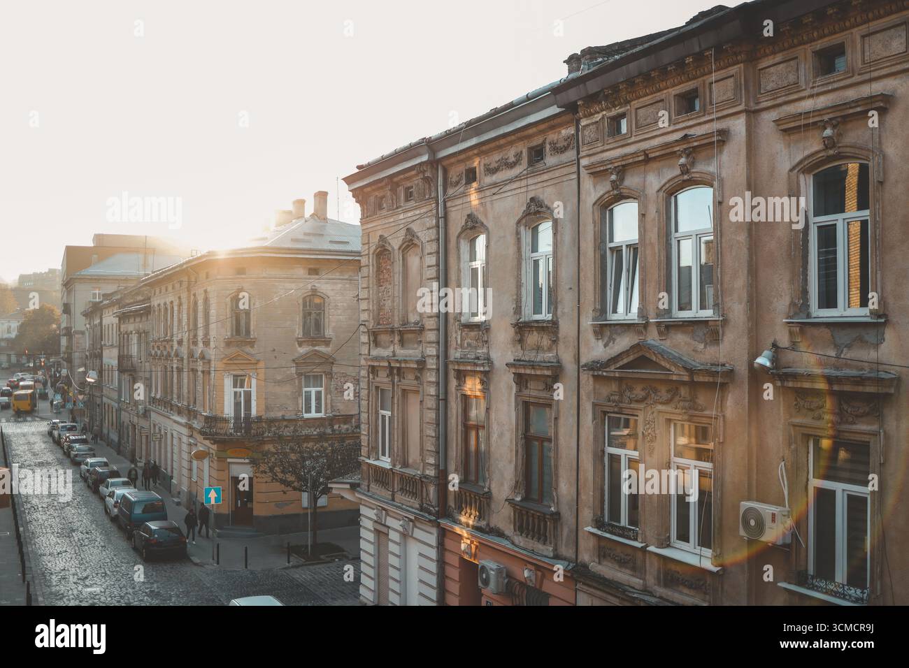 Lviv Altstadt Panoramablick bei Sonnenaufgang. Stockfoto