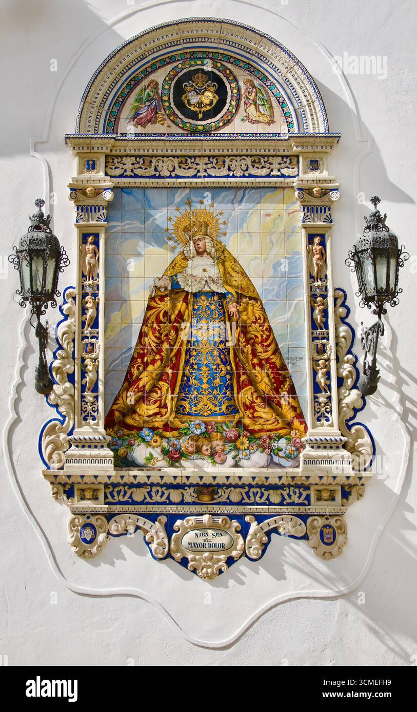 1952 Azulejo religioso an einer Wand mit einem Bild der Nuestra Senora del Mayor Dolor von Antonio Kiernam Jerez de la Frontera Cádiz Andalusien Spanien Europa Stockfoto