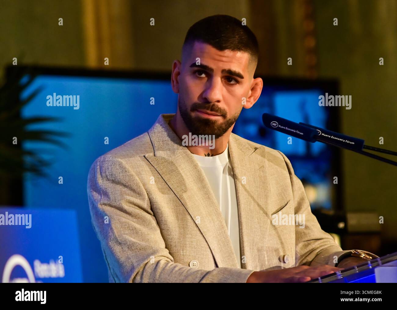 Madrid, Madrid, SPANIEN. September 2025. Frühstücksbriefing des New Economy Forum mit Ilia Topuria, zweifacher UFC-Weltmeister, WOWfc-Aktionär und Vorstandsmitglied, zusammen mit Arturo Guillén, WOWfc Mitgründer und Präsident (Credit Image: © Richard Zubelzu/ZUMA Press Wire) NUR ZUR REDAKTIONELLEN VERWENDUNG! Nicht für kommerzielle ZWECKE! Quelle: ZUMA Press, Inc./Alamy Live News Stockfoto