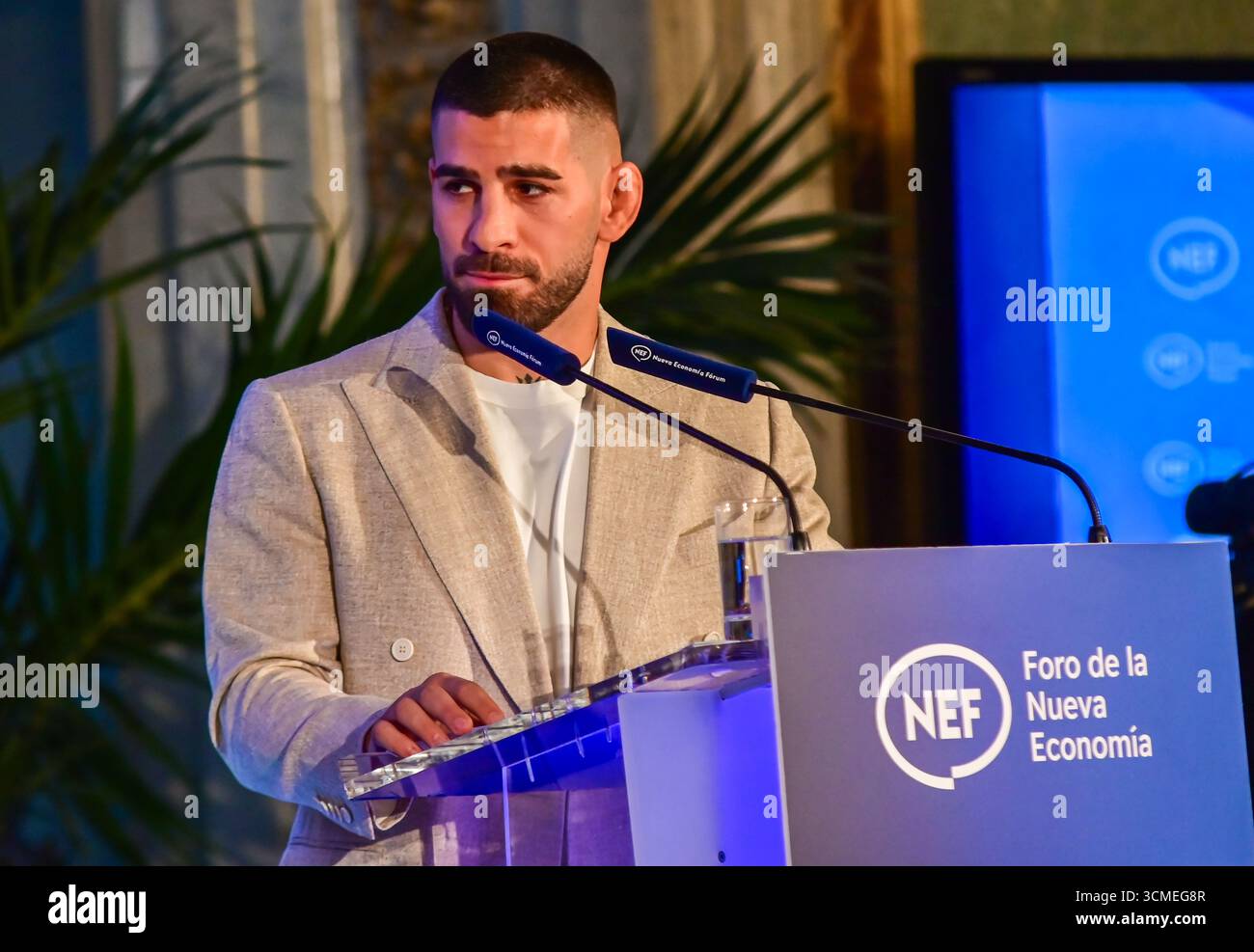 Madrid, Madrid, SPANIEN. September 2025. Frühstücksbriefing des New Economy Forum mit Ilia Topuria, zweifacher UFC-Weltmeister, WOWfc-Aktionär und Vorstandsmitglied, zusammen mit Arturo Guillén, WOWfc Mitgründer und Präsident (Credit Image: © Richard Zubelzu/ZUMA Press Wire) NUR ZUR REDAKTIONELLEN VERWENDUNG! Nicht für kommerzielle ZWECKE! Quelle: ZUMA Press, Inc./Alamy Live News Stockfoto