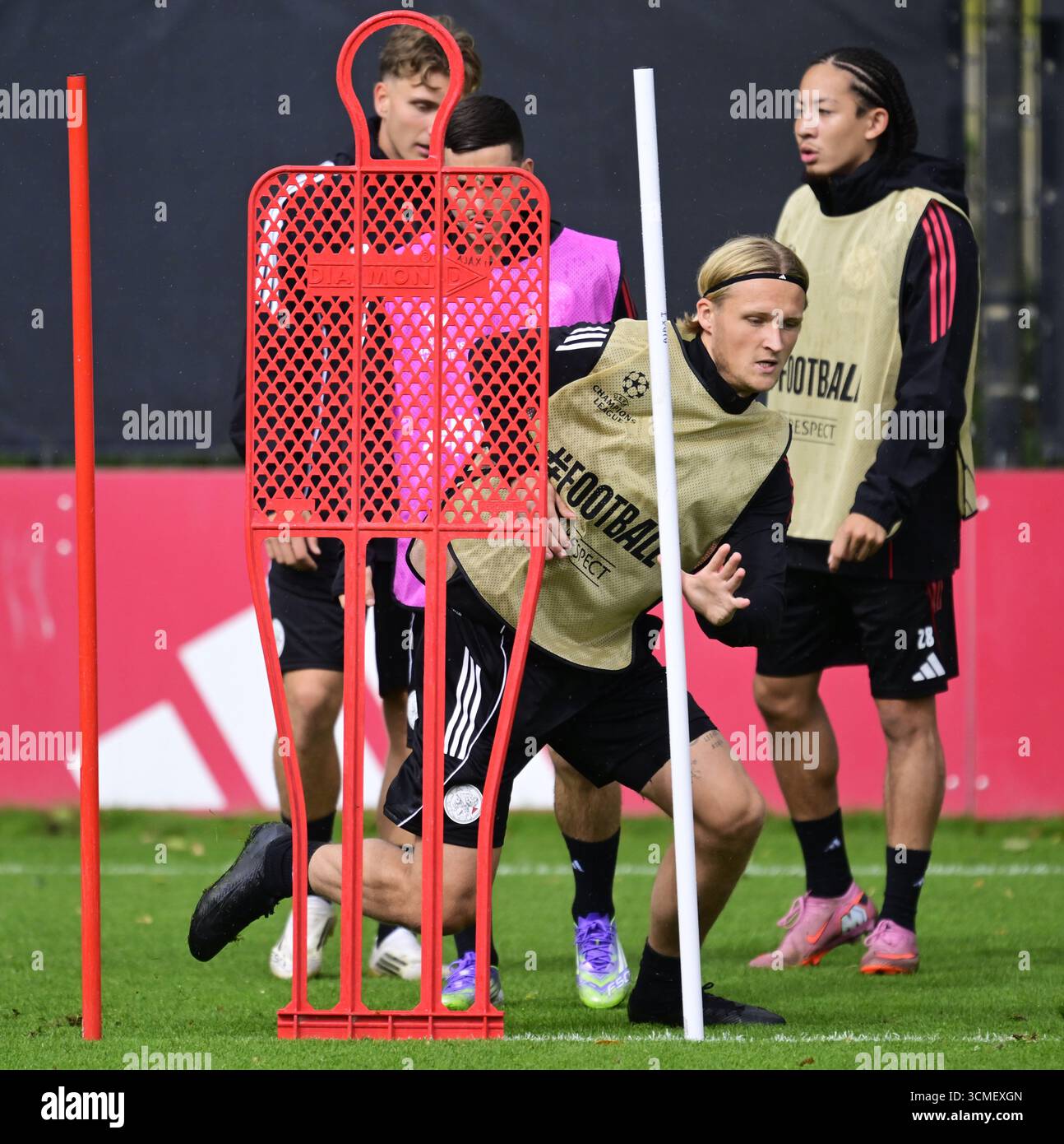 AMSTERDAM: Kasper Dolberg von Ajax während eines Trainings in de Toekomst zur Vorbereitung des Champions League-Spiels gegen Internazionale. ANP OLAF KRAAK Stockfoto