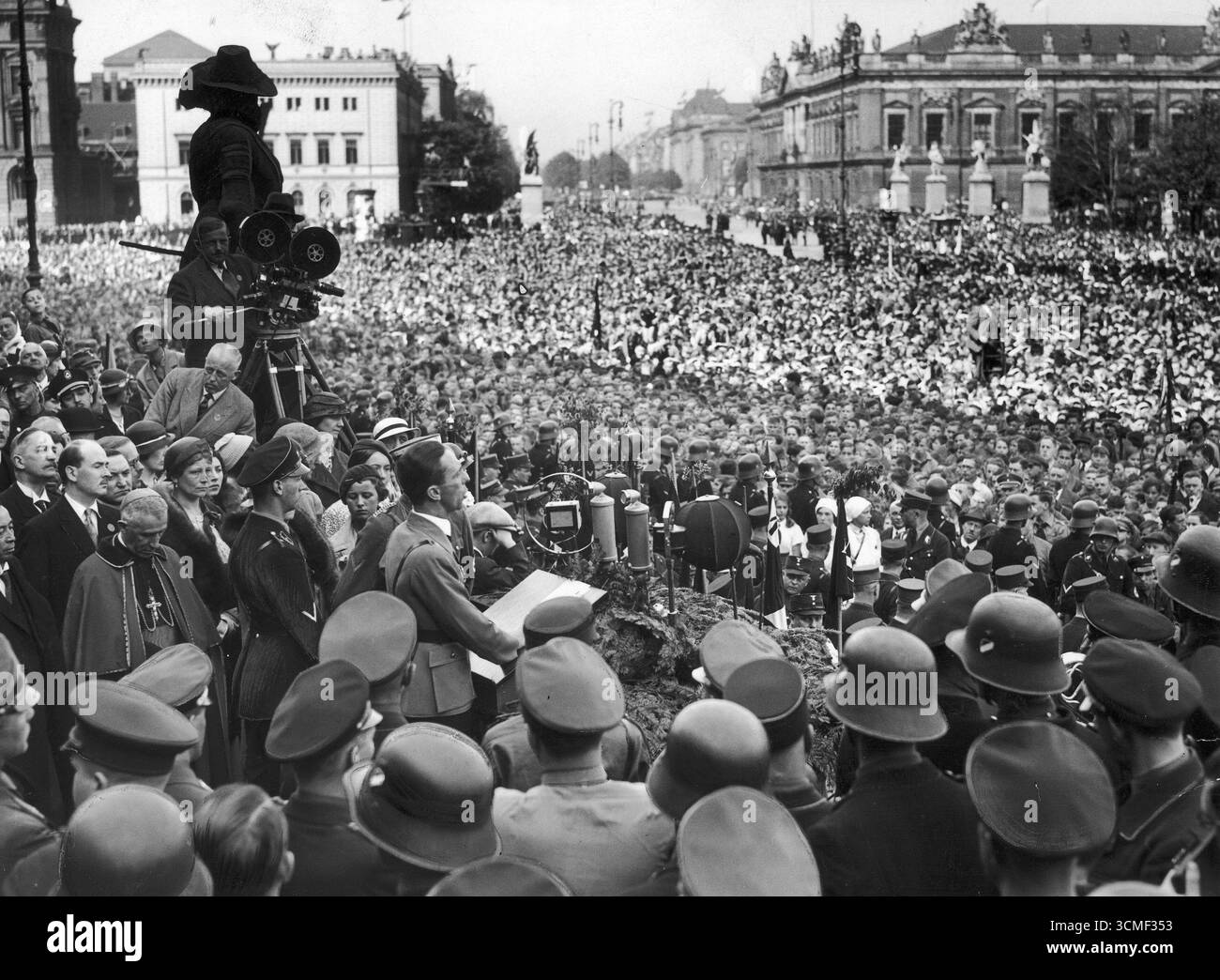 Maifeier in Berlin, 1934 – Joseph Goebbles spricht Stockfoto