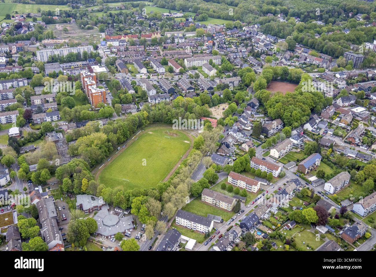 Luftaufnahme, Sportplatz Dorstener Straße, ehemalige Willy Brandt Schule, Zweckel, Gladbeck, Ruhrgebiet, Nordrhein-Westfalen, Deutschland, Bildung, EDU Stockfoto