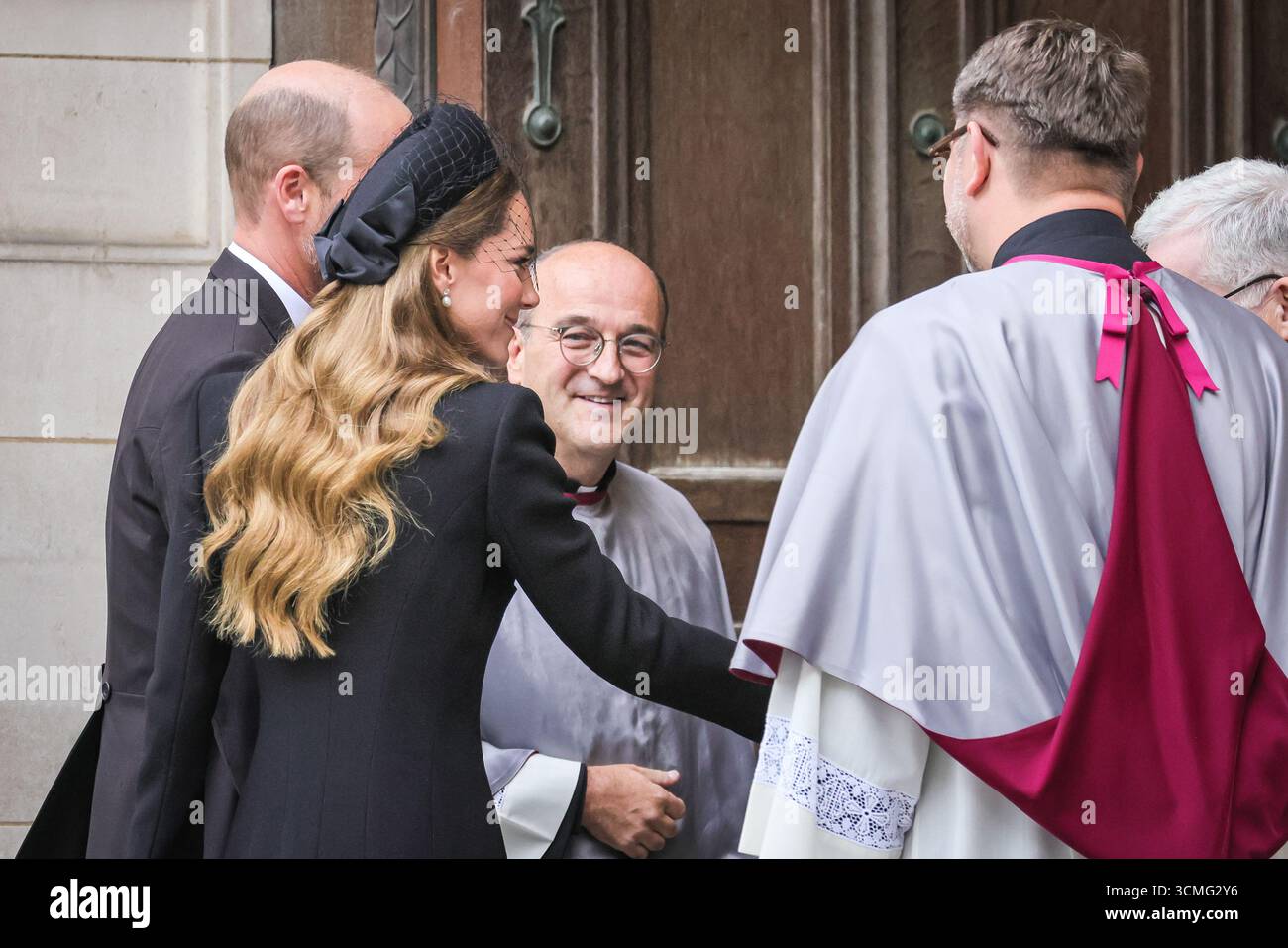 London, Großbritannien. September 2025. Der Prinz und die Prinzessin von Wales, William und Catherine. Trauernde, darunter Mitglieder der königlichen Familie, werden in der Westminster Cathedral zu einer Requiem-Messe, einer katholischen Trauerfeier für die Herzogin von Kent, die am 4. September verstorben ist, gesehen. Quelle: Imageplotter/Alamy Live News Stockfoto
