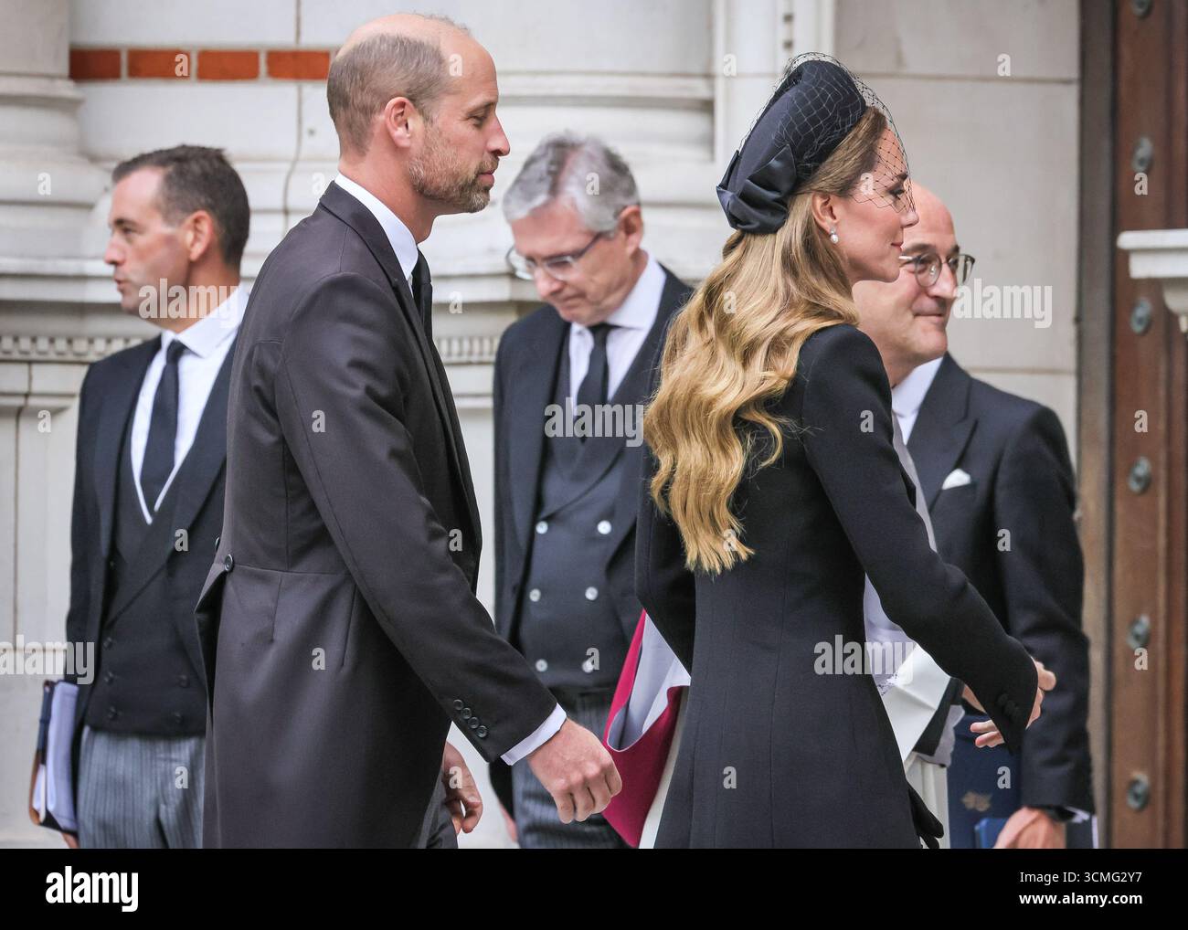 London, Großbritannien. September 2025. Der Prinz und die Prinzessin von Wales, William und Catherine. Trauernde, darunter Mitglieder der königlichen Familie, werden in der Westminster Cathedral zu einer Requiem-Messe, einer katholischen Trauerfeier für die Herzogin von Kent, die am 4. September verstorben ist, gesehen. Quelle: Imageplotter/Alamy Live News Stockfoto