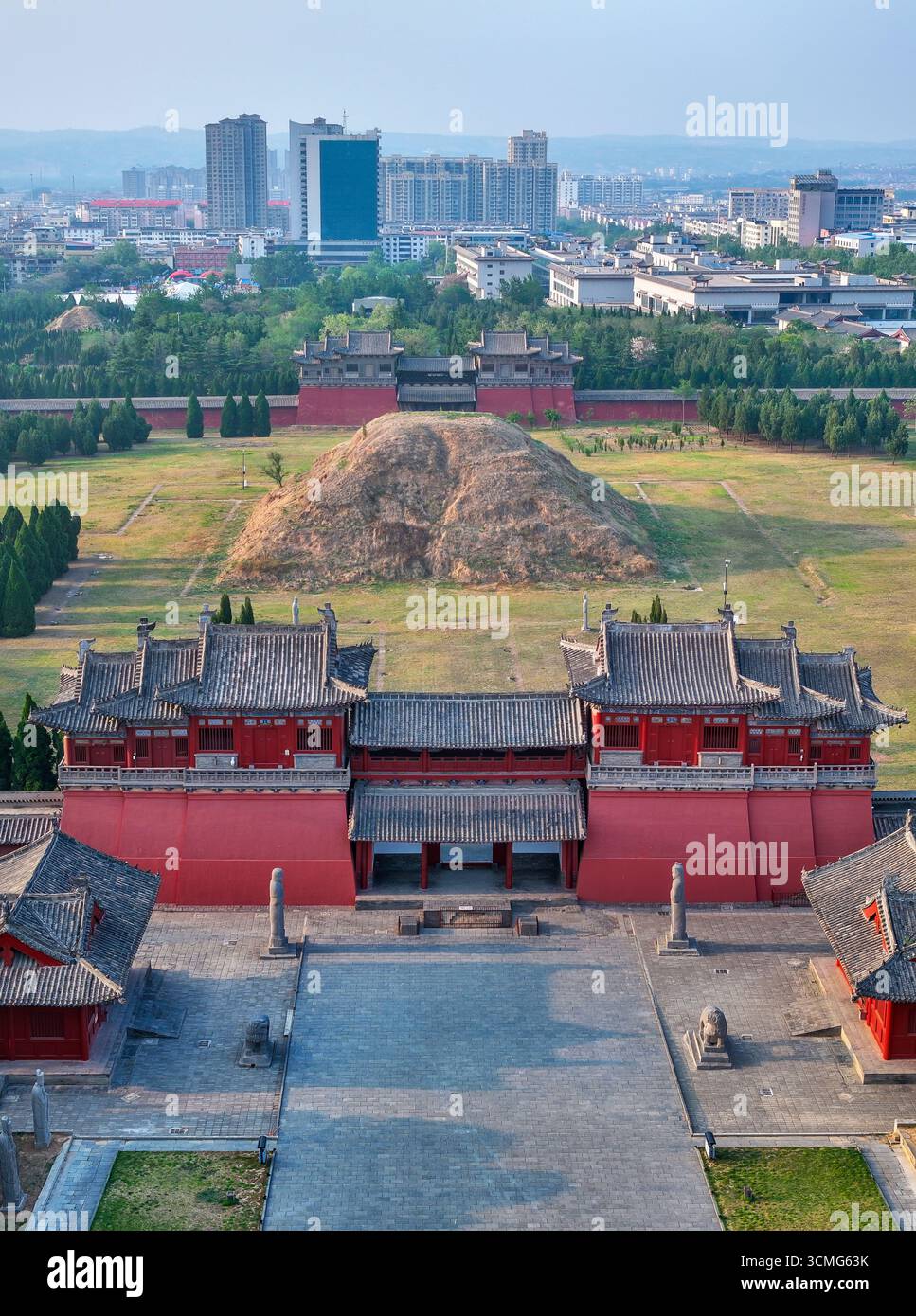 Luftaufnahmen des Yongzhao-Mausoleums der Nördlichen Song-Dynastie in der Stadt Gongyi, Zhengzhou, Provinz Henan Stockfoto