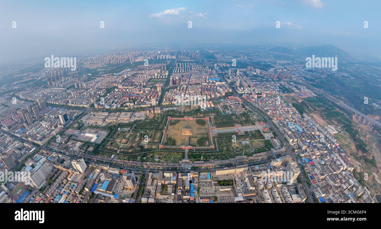 Luftaufnahmen des Yongzhao-Mausoleums der Nördlichen Song-Dynastie in der Stadt Gongyi, Zhengzhou, Provinz Henan Stockfoto