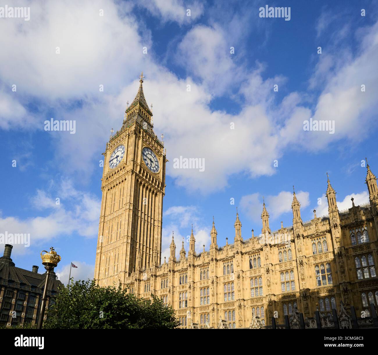 Der restaurierte Elizabeth Tower im Palace of Westminster, auch bekannt als Big Ben. Dieses Projekt wurde für den RIBA Stirling Prize 2025 in die engere Wahl gestellt Stockfoto
