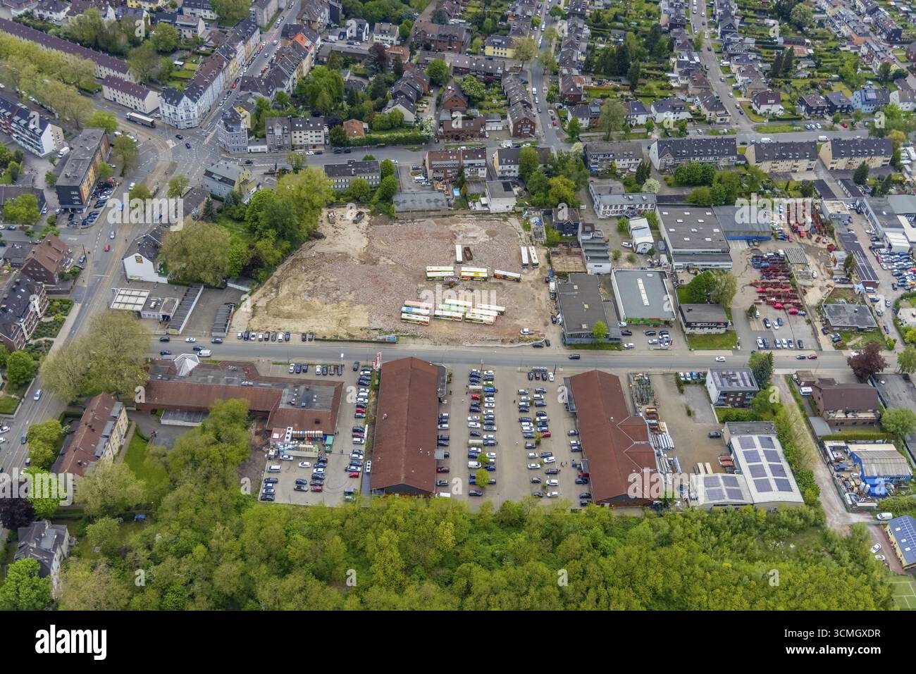 Luftaufnahme, Nahversorgung Aldi und Rewe, Busparkplatz am Doerdelmannshof, Ueckendorf, Gelsenkirchen, Ruhrgebiet, Nordrhein-Westfalen, Deutschland Stockfoto