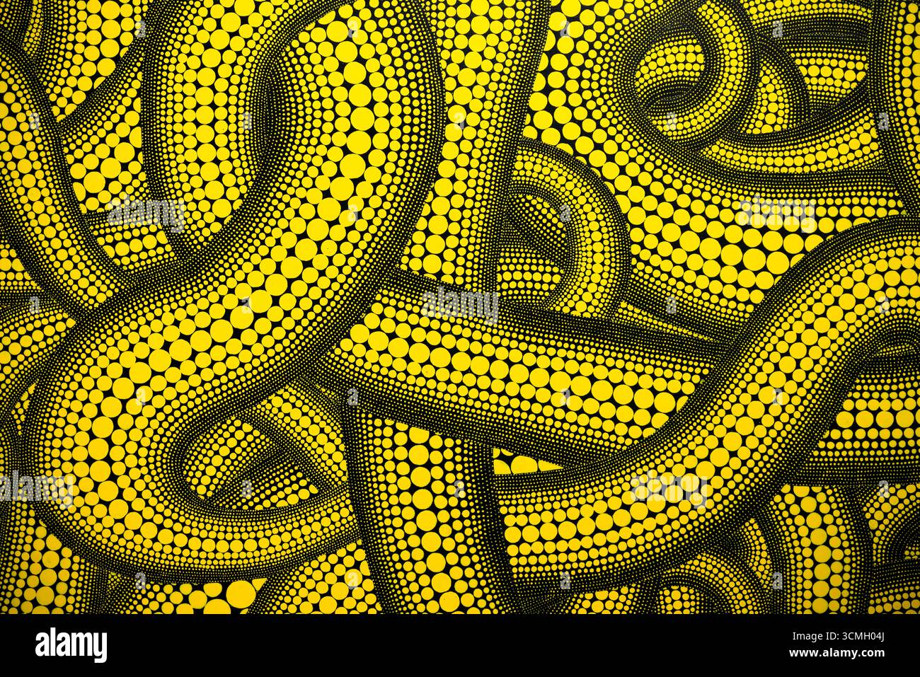 SINGAPUR – Kunstwerk mit dem Titel „S e x Obsession“ (1992) von Yayoi Kusama bei „Life is the Heart of a Rainbow“ in der National Gallery. Stockfoto