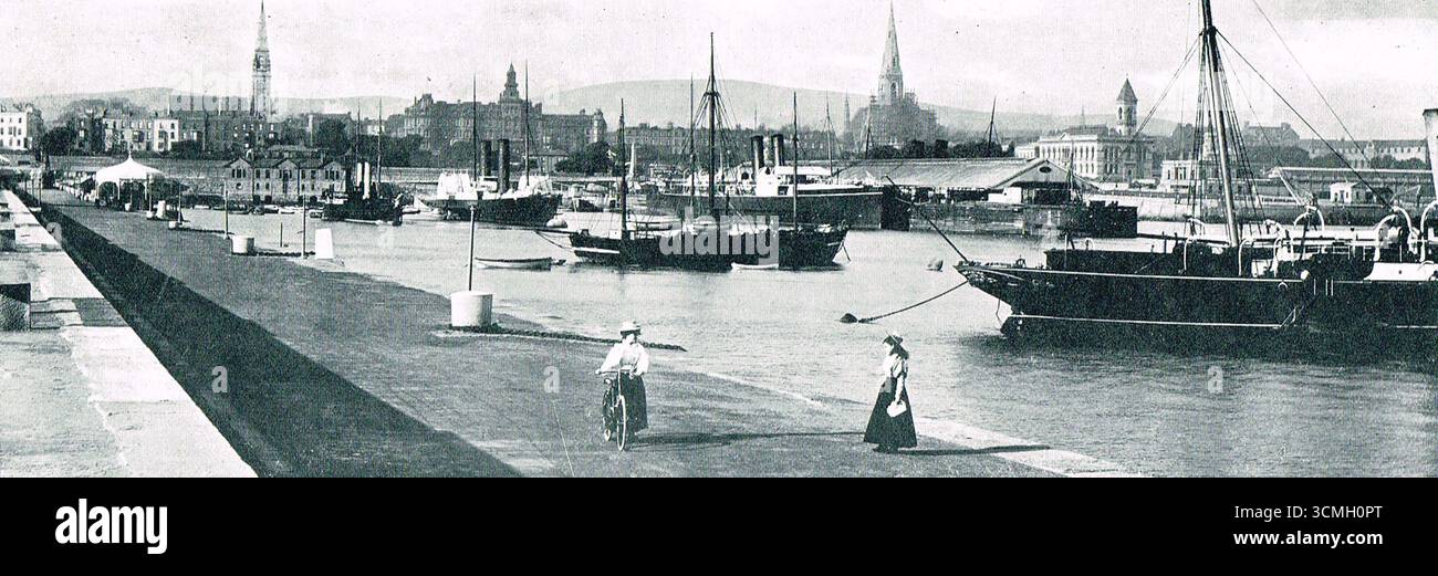 Kingstown ( heute Dún Laoghaire) vom East Pier, Dublin, Irland, um 1902 Stockfoto Kingstown ( heute Dún Laoghaire) vom East Pier, Dublin, Irland, um 1902 Stockfoto
