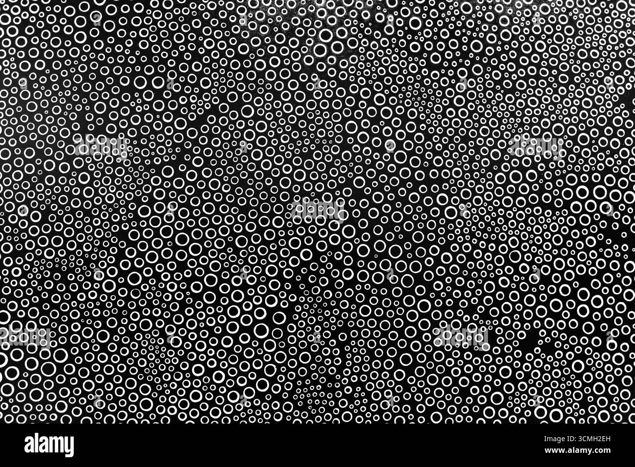 SINGAPUR – Kunstwerk mit dem Titel „The Galaxy“ (1991) von Yayoi Kusama bei „Life is the Heart of a Rainbow“ in der National Gallery. Stockfoto