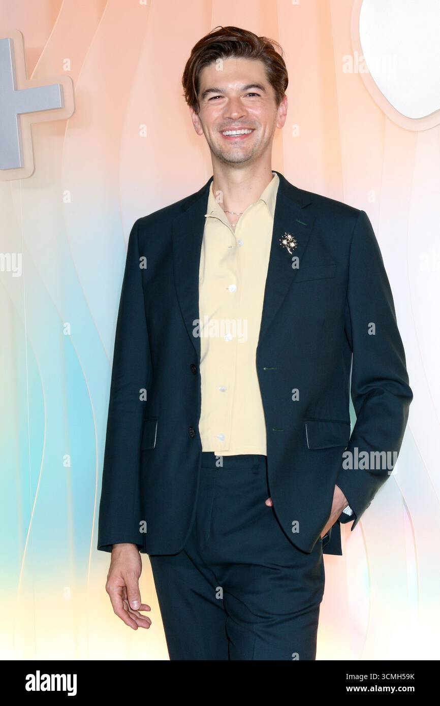 West Hollywood, USA. September 2025. LOS ANGELES - 14. September: Devin Kawaoka bei der AppleTV Post Emmy Party in Ysabel am 14. September 2025 in West Hollywood, CA (Foto: Katrina Jordan/SIPA USA) Credit: SIPA USA/Alamy Live News Stockfoto