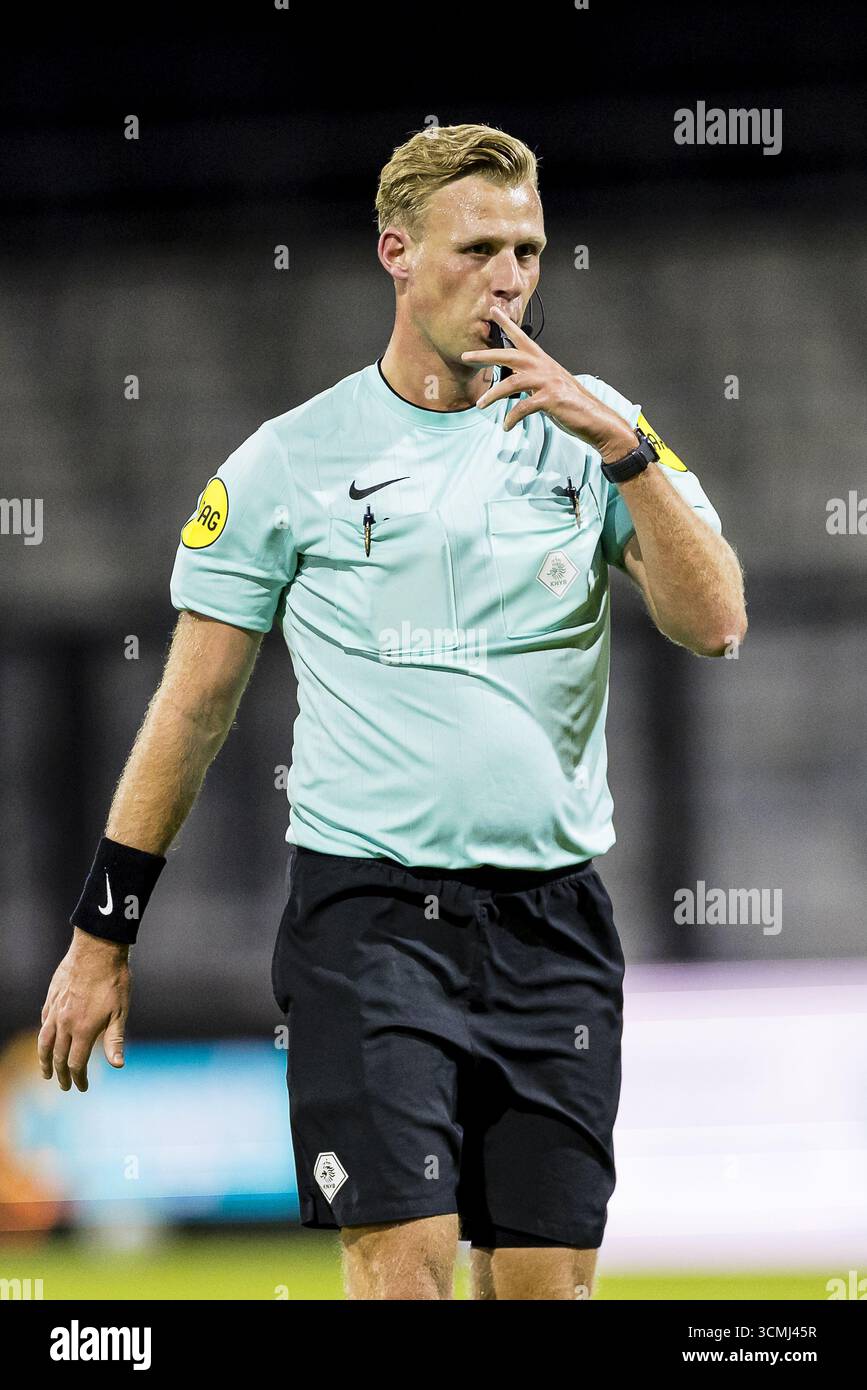 HELMOND , 16-09-2025 , GS Staalwerke Stadion , Saison 2025 / 2026 , niederländischer Keuken Kampioen Divisie Fußball , Spiel zwischen Helmon Sport und Jong Utrecht , Foto zeigt Schiedsrichter Joshua Kuipers. (Foto: Pro Shots/SIPA USA) Stockfoto