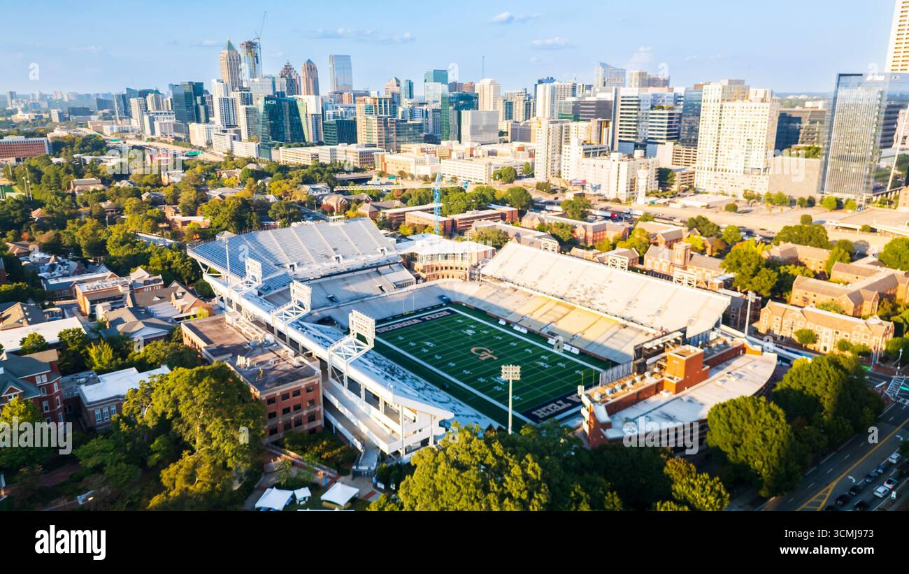 Atlanta, GA - 12. September 2025: Das Bobby Dodd Stadium ist ein Fußballstadion auf dem Campus des Georgia Institute of Technology in Atlanta. Stockfoto