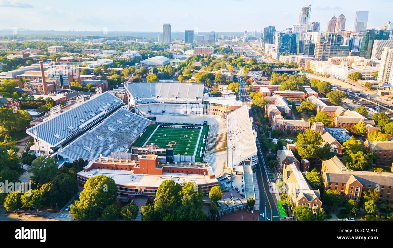 Atlanta, GA - 12. September 2025: Das Bobby Dodd Stadium ist ein Fußballstadion auf dem Campus des Georgia Institute of Technology in Atlanta. Stockfoto