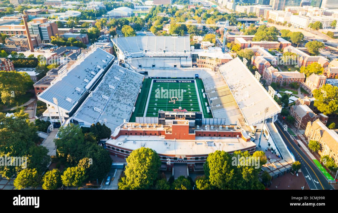 Atlanta, GA - 12. September 2025: Das Bobby Dodd Stadium ist ein Fußballstadion auf dem Campus des Georgia Institute of Technology in Atlanta. Stockfoto