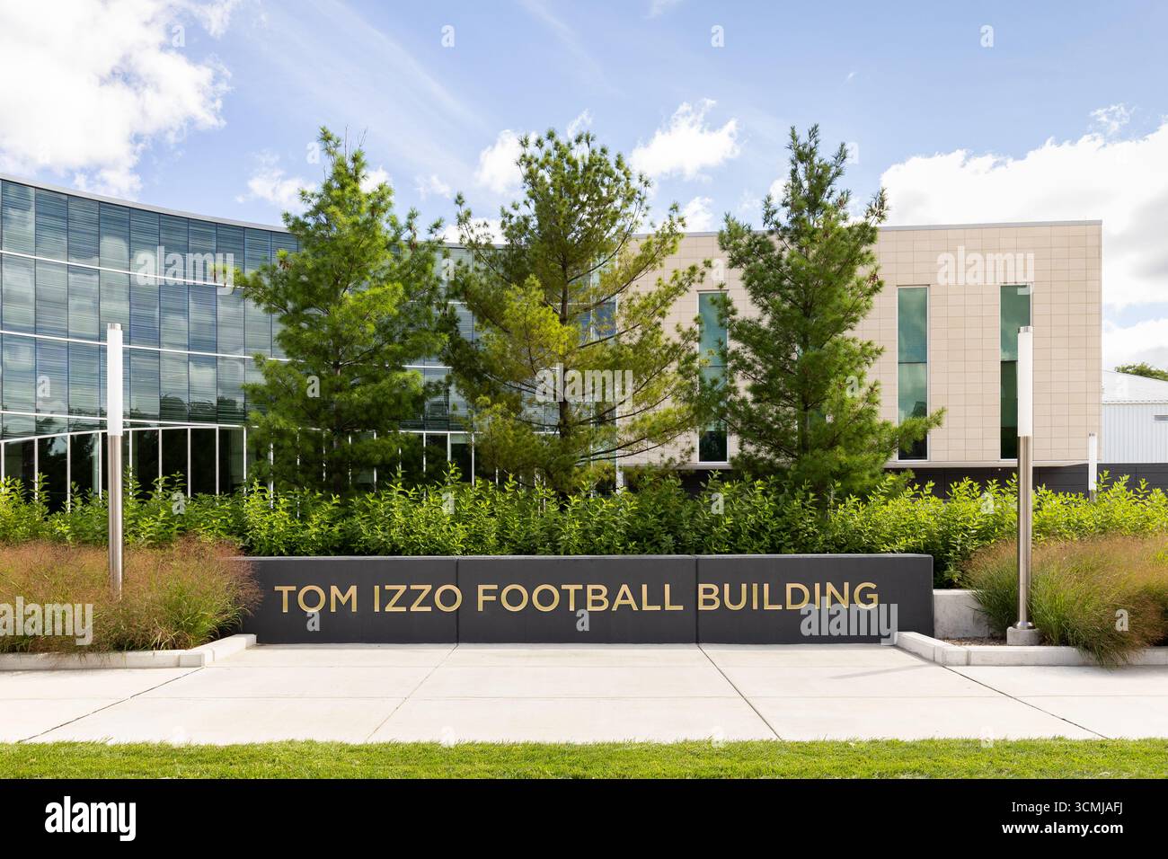 Das Tom Izzo Football Building an der Michigan State University konzentriert sich auf Spielerentwicklung, Training und Gesundheit. Stockfoto