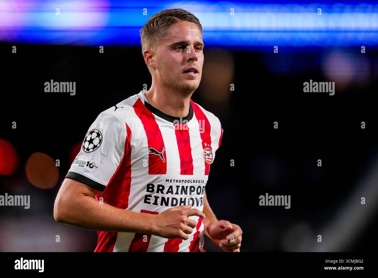 EINDHOVEN, NIEDERLANDE - 16. SEPTEMBER: Joey Veerman von PSV sieht sich beim Spiel der UEFA Champions League 2025/26 Phase MD1 zwischen PSV Eindhoven und R. Union Saint-Gilloise im PSV Stadion am 16. September 2025 in Eindhoven, Niederlande, an. (Foto: Rene Nijhuis) Credit: René Nijhuis/Alamy Live News Stockfoto