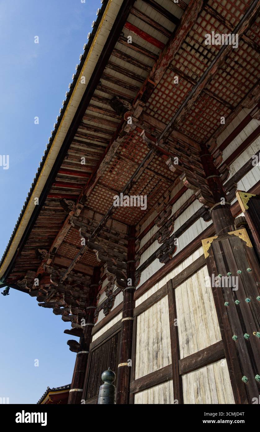 Komplizierte Holzbalken und Dachdetails des Todai-JI Tempels in Nara Stockfoto