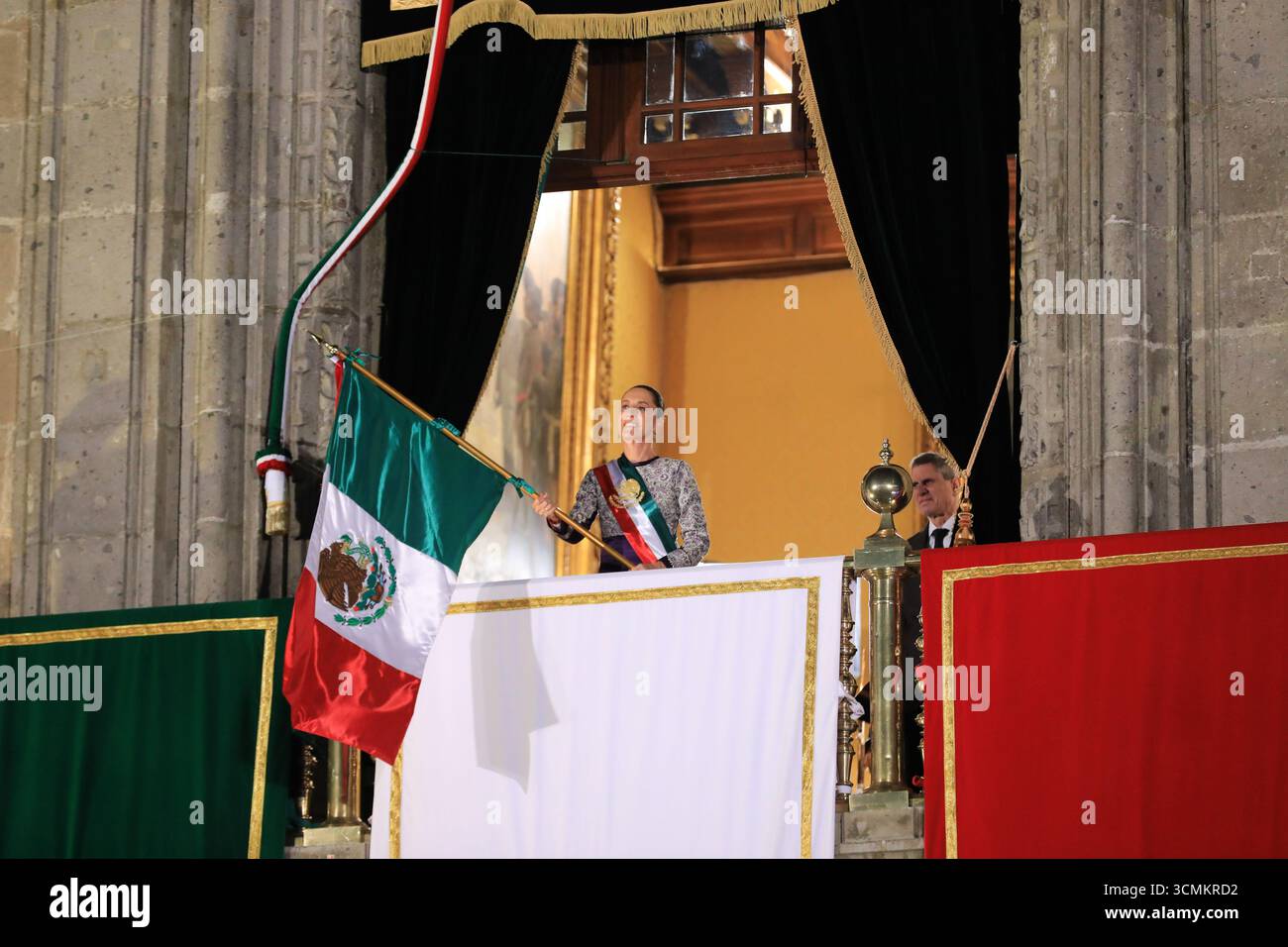 Nicht exklusiv: Die mexikanische Präsidentin Claudia Sheinbaum Pardo übergibt den Grito de Independencia im Nationalpalast zum 215. Jahrestag der Be Stockfoto