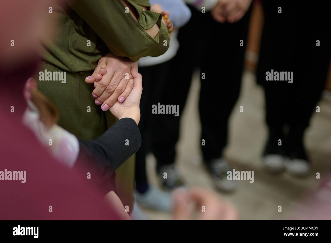 Gruppe von Menschen, die sich gegenseitig unterstützen Stockfoto