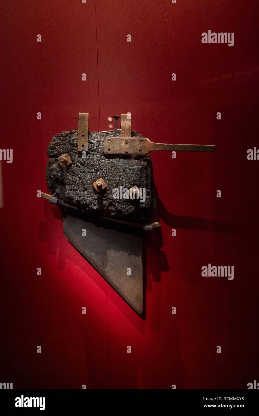 Eine Guillotine-Klinge, wie eine, die benutzt wurde, um Marie Antoinette die Ausstellung zu exekutieren Stockfoto