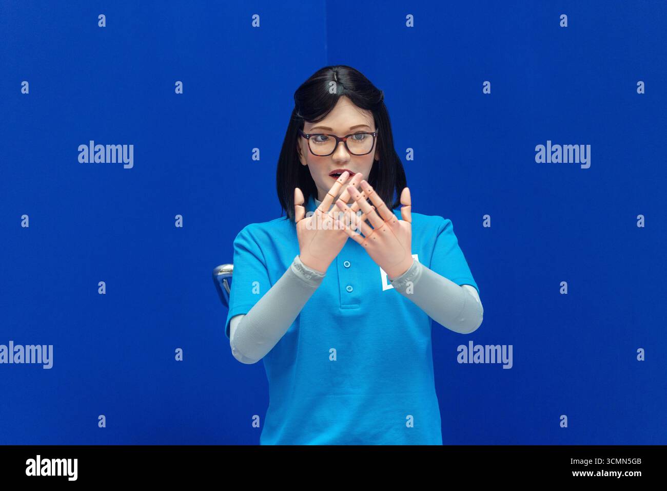 Das ist Daisy. Ein humanoider Sozialroboter, der gebaut wurde, um mit Menschen zu interagieren und das Leben aller zu bereichern, die sie trifft. Erstellt von Dex Lab, Singapur Stockfoto