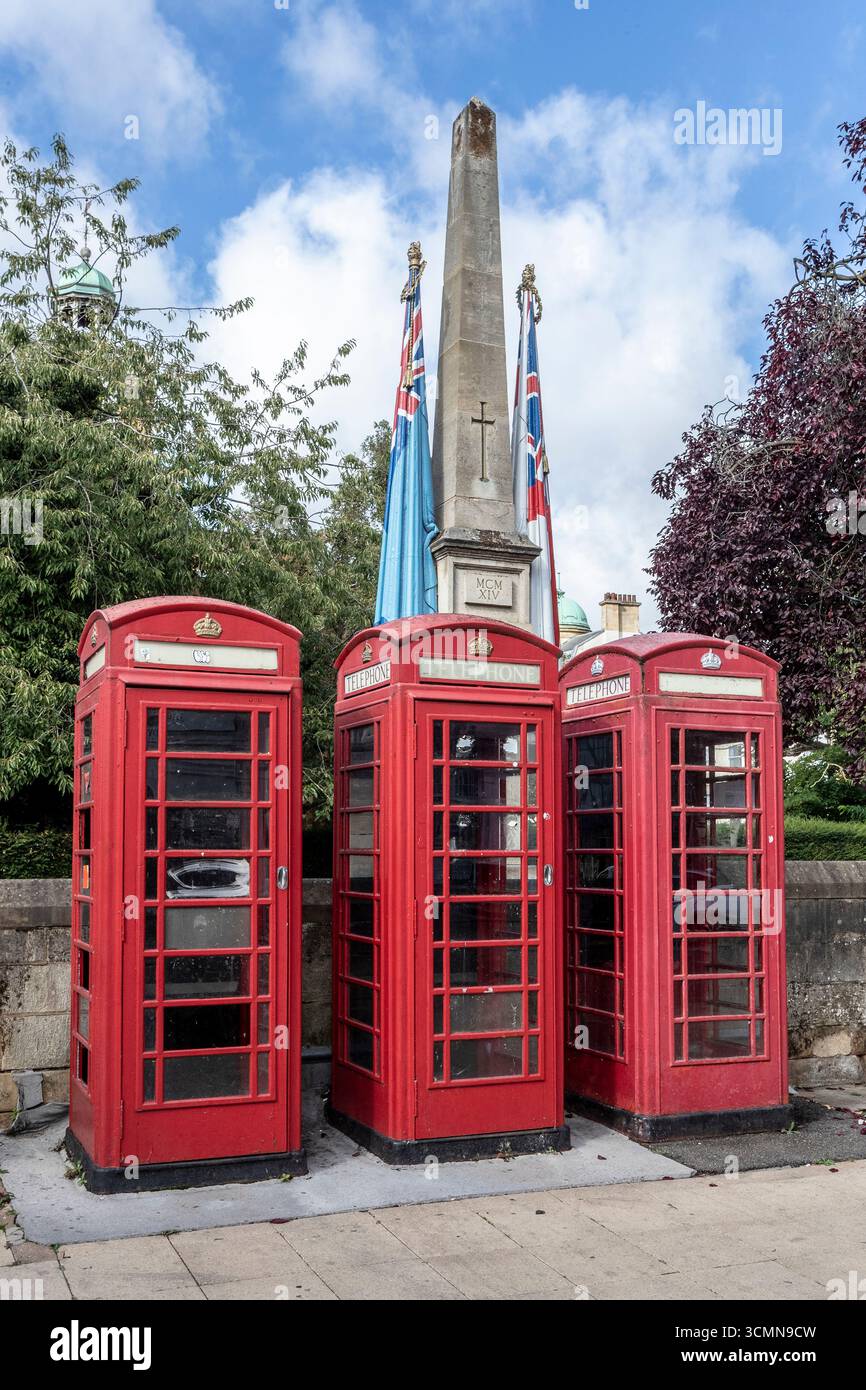 Alte Rote Telefonzellen, Northampton Town Centre. England, Großbritannien. Stockfoto