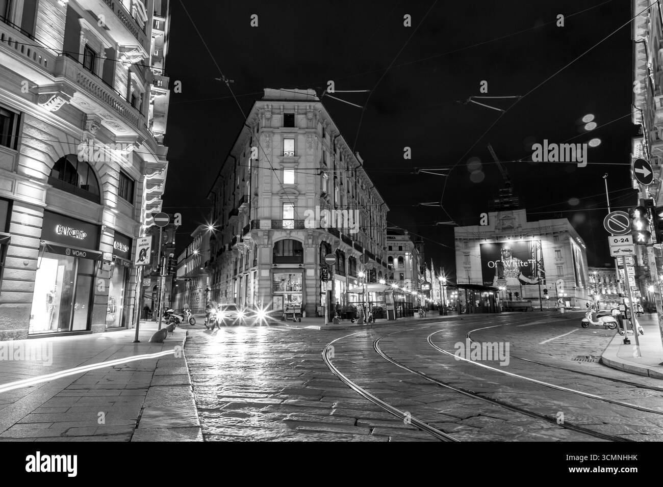 Mailand, Italien - APR 1 2022: Typische italienische Gebäude und Blick auf die Straße in Mailand, der Hauptstadt von Lombard, Region Italien. Stockfoto