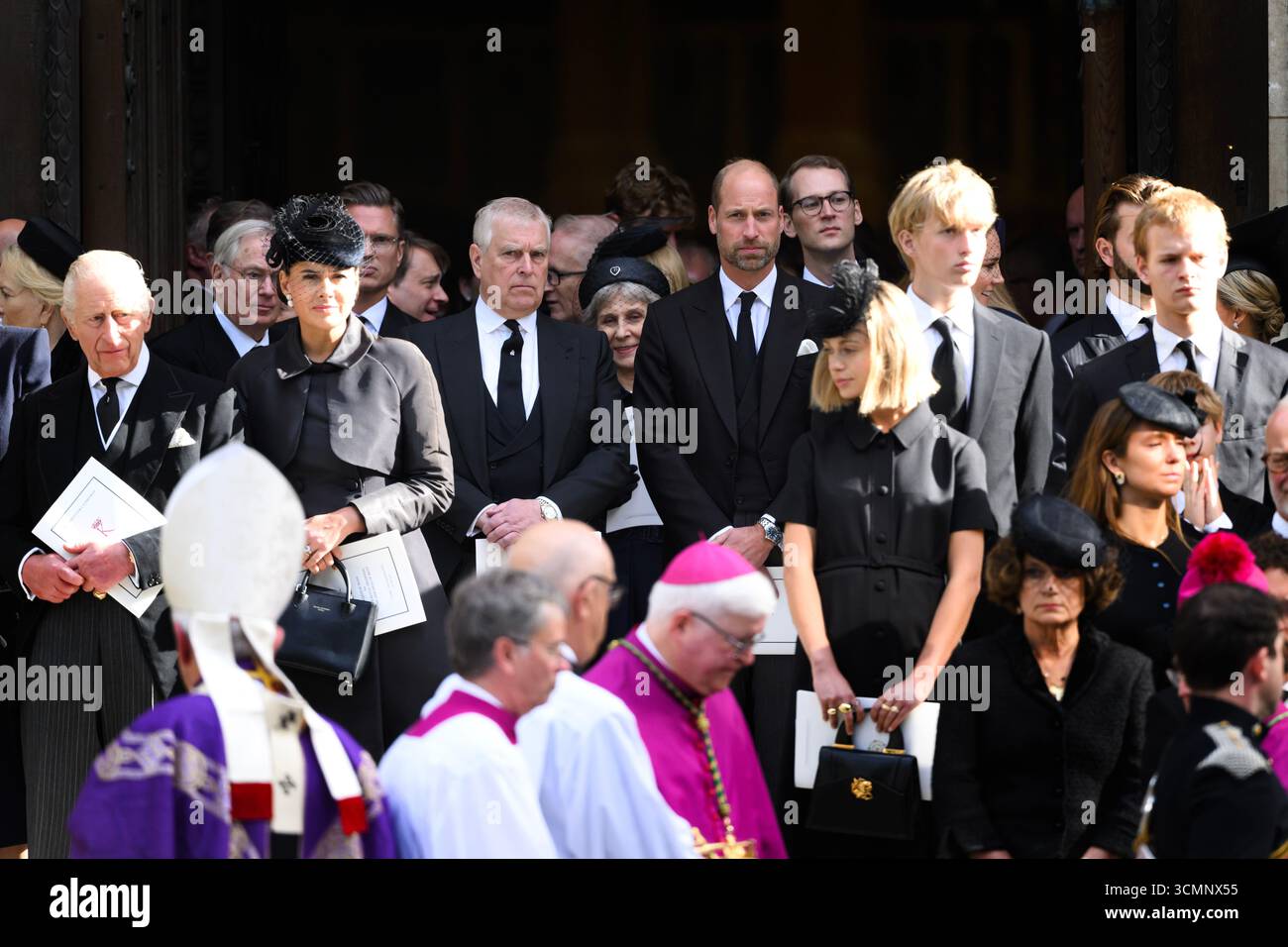 London, Großbritannien. September 2025. Prinz Andrew, der Herzog von York, und Prinz William, der Prinz von Wales bei der Beerdigung der Herzogin von Kent, Westm Stockfoto