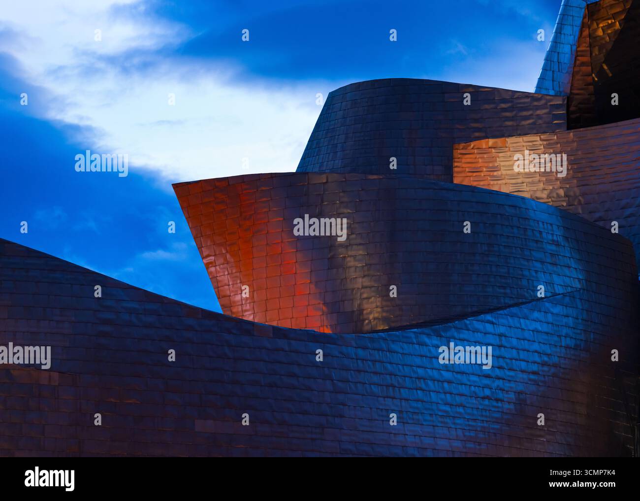 Besuch der Stadt Bilbao in der Umgebung des Guggenheim Museums und der Ria del Nervion. Bilbao, Bizkaia, Baskenland, Spanien. Europa Stockfoto