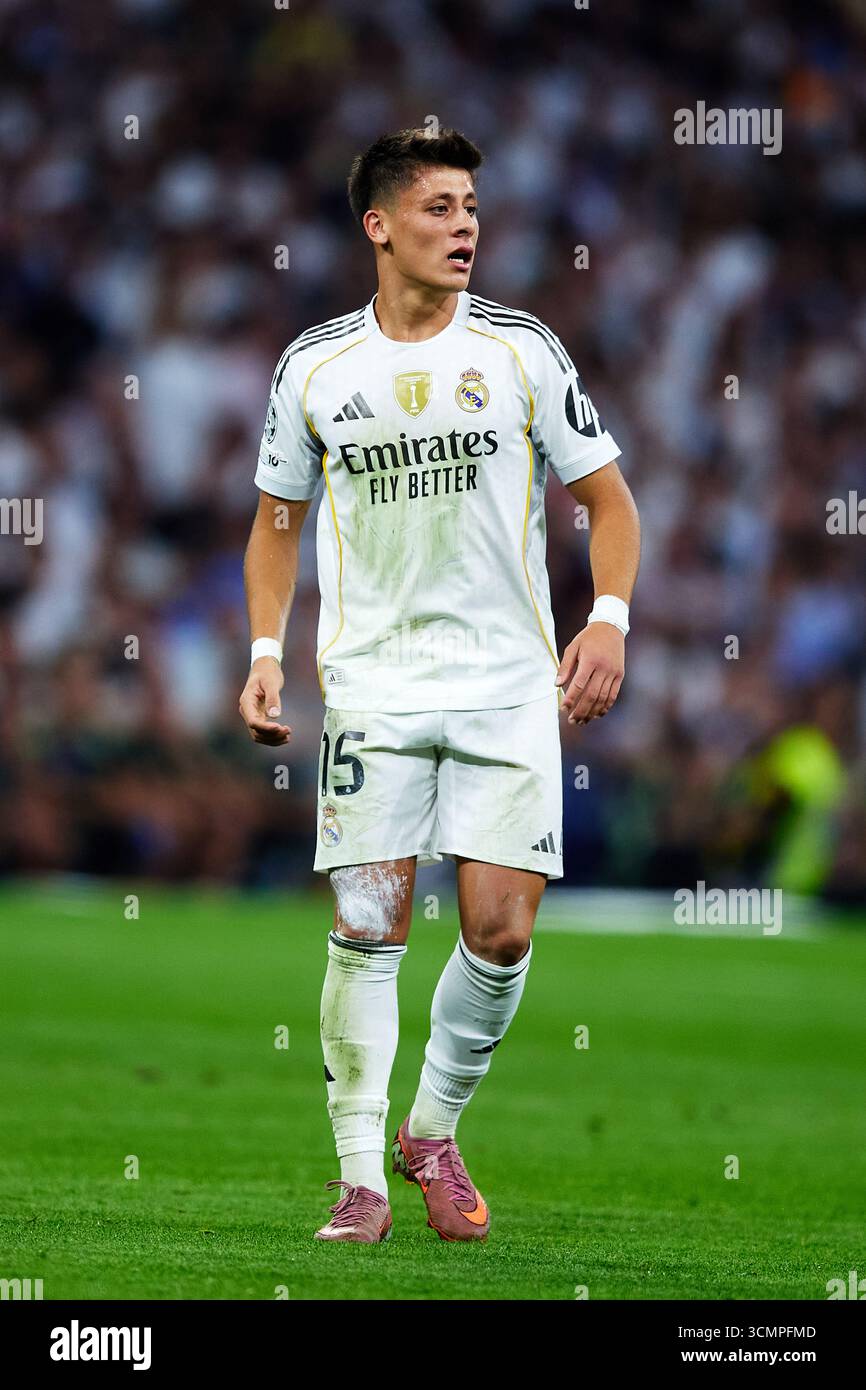 MADRID, SPANIEN - 16. SEPTEMBER: Arda Guler von Real Madrid während des MD1-Spiels der UEFA Champions League 2025/26 zwischen Real Madrid C.F. und Olympique de Marseille im Estadio Santiago Bernabeu am 16. September 2025 in Madrid. (Foto von QSP) Stockfoto