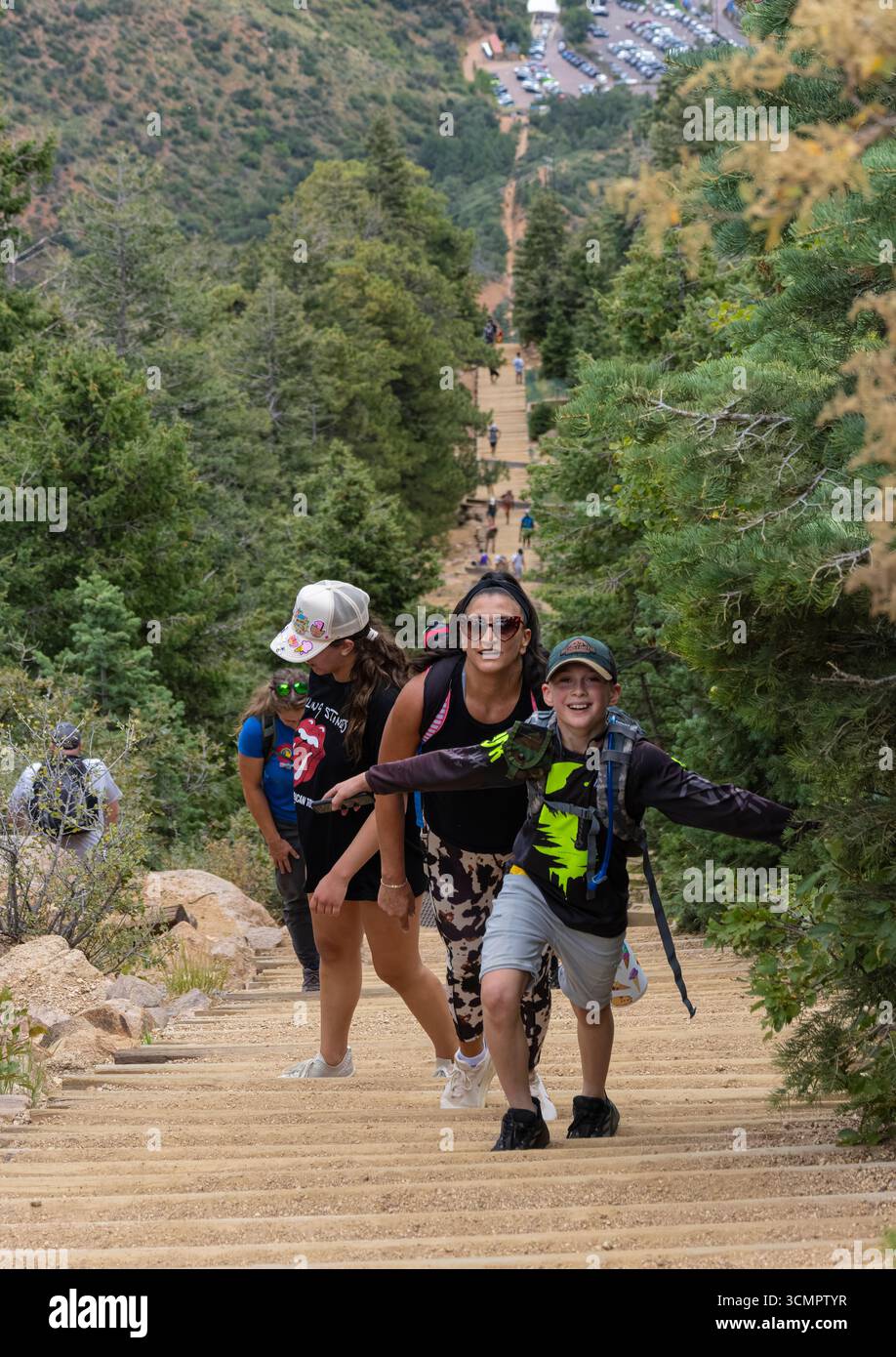 Szenen aus der Manitou Incline mit meinen Neffen Justin und Brady Stockfoto