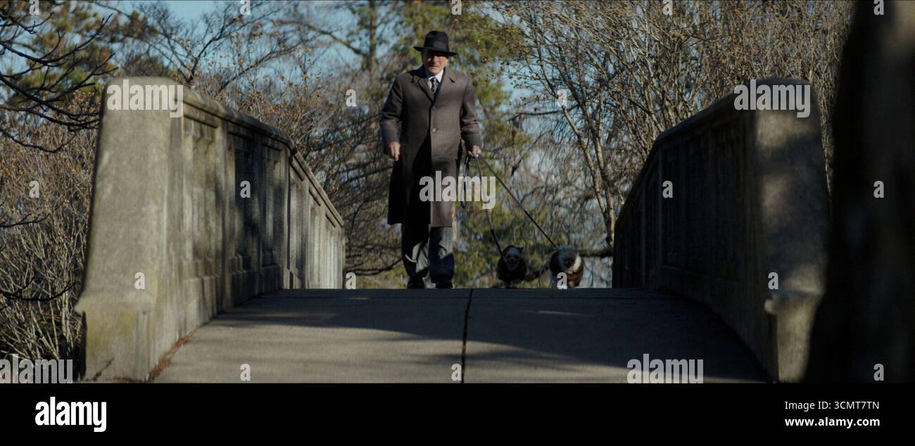 Die Alto Knights ist ein US-amerikanisches Kriminaldrama von Barry Levinson aus dem Jahr 2025, das von Nicholas Pileggi geschrieben wurde. Der Film spielt Robert de Niro in einer Doppelrolle als Mobbosse der 1950er Jahre Vito Genovese und Frank Costello, mit Debra Messing, Cosmo Jarvis, Kathrine Narducci und Michael Rispoli in Nebenrollen. Stockfoto