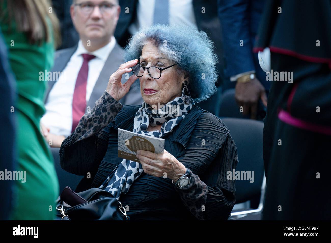 Neujahrsempfang, 75. Jubiläum des Zentralrats der Juden Neujahrsempfang, 75. Jubiläum des Zentralrats der Juden in Deutschland, Jüdisches Museum Berlin, Rosch-Haschana-Empfang, Lea Rosh, Fernsehjournalistin Berlin Berlin GER *** Neujahrsempfang, 75. Jahrestag des Zentralrats der Juden Neujahrsempfang, 75. Jahrestag des Zentralrats der Juden in Deutschland, Jüdisches Museum Berlin, Rosh Hashanah-Empfang, Lea Rosh, TV-Journalistin Berlin Berlin GER Stockfoto