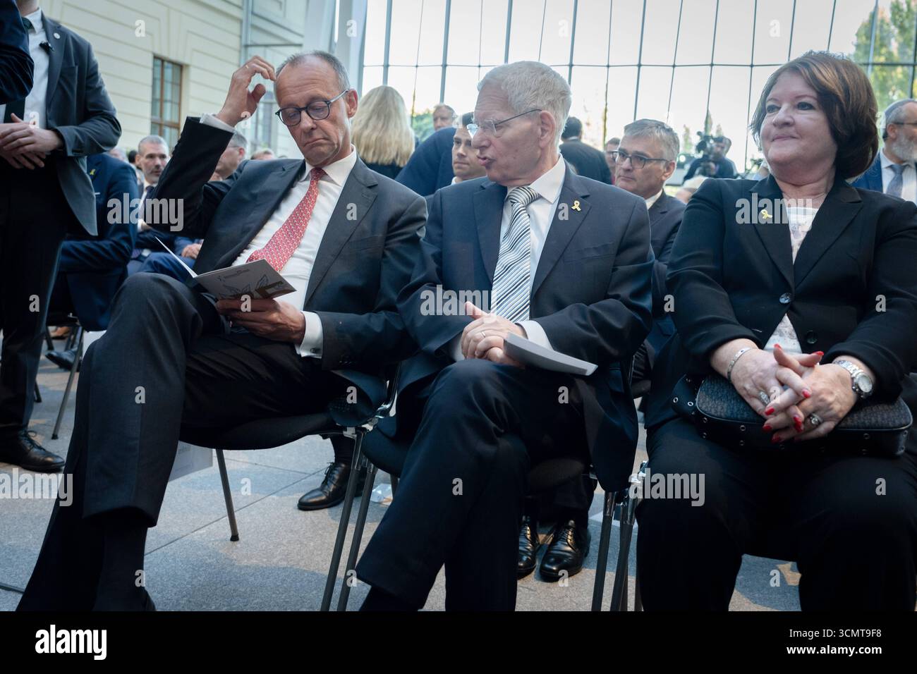 Neujahrsempfang, 75. Jubiläum des Zentralrats der Juden Neujahrsempfang, 75. Jubiläum des Zentralrats der Juden in Deutschland, Jüdisches Museum Berlin, Rosch-Haschana-Empfang, Bundeskanzler, Friedrich Merz, Josef Schuster Berlin Berlin GER *** Neujahrsempfang, 75 Jahre Zentralrat der Juden Neujahrsempfang, 75 Jahre Zentralrat der Juden in Deutschland, Jüdisches Museum Berlin, Rosch-Hashanah-Empfang, Bundeskanzler Friedrich Merz, Josef Schuster Berlin Berlin GER Stockfoto