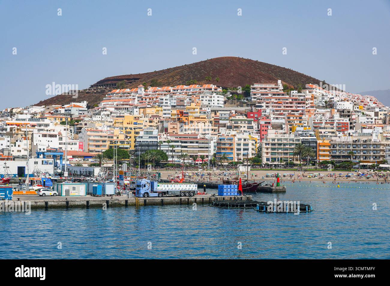 Malerischer Blick auf den Hafen von Los Cristianos, Teneriffa, die Kanarischen Inseln, Spanien, Europa Stockfoto