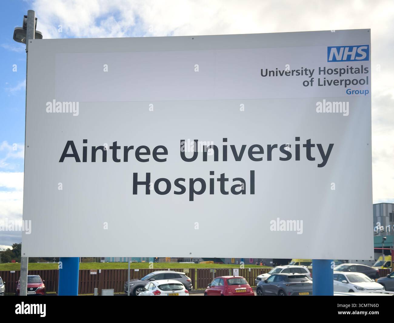 Hauptgebäude Critical Care Unit und Wards Aintree University Hospital Liverpool England UK.September 2025 Stockfoto
