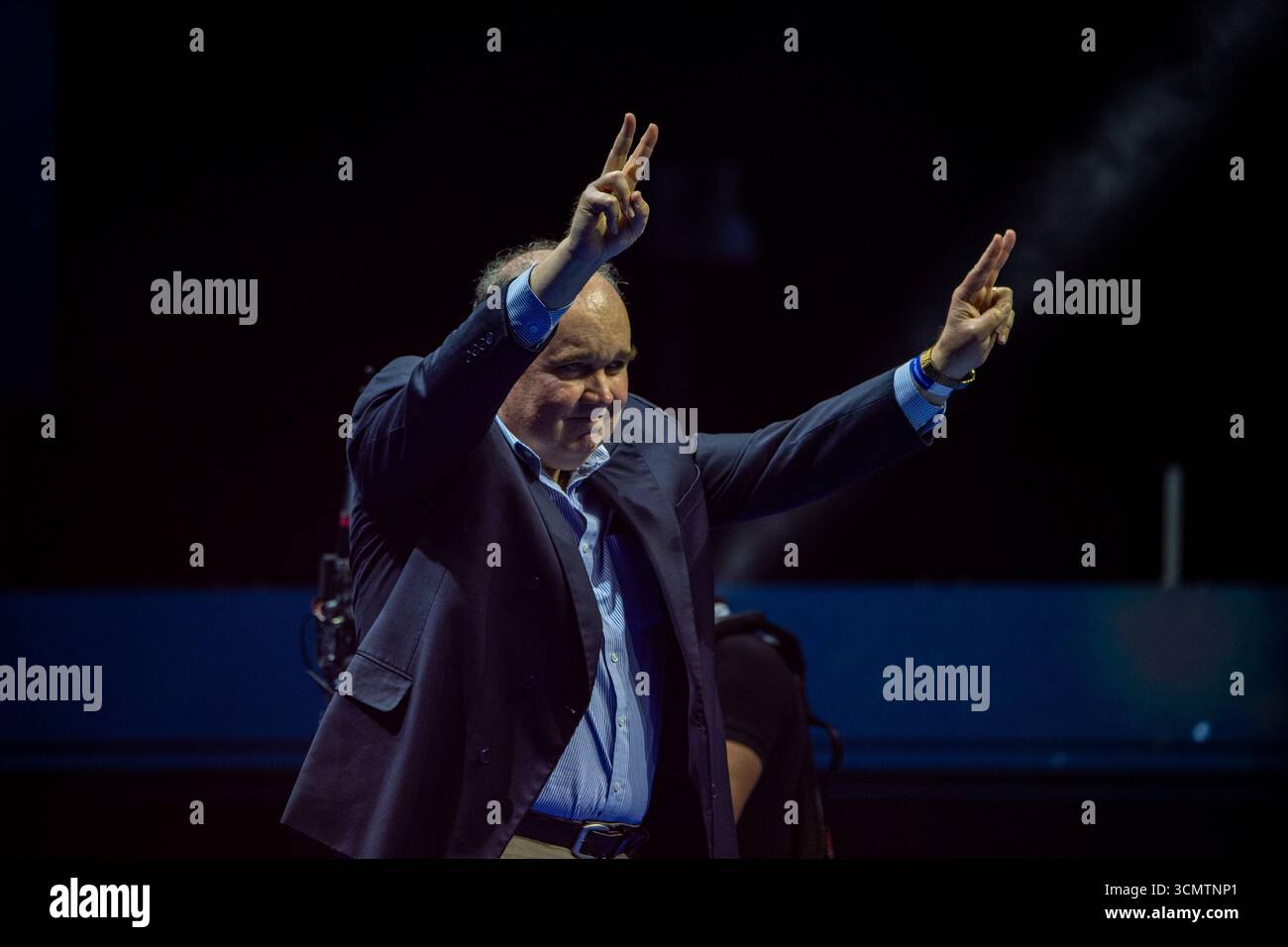Madrid, Spanien. September 2025. Rafael Lopez Aliaga, Bürgermeister von Lima, Peru, spricht während der Veranstaltung „Europe Viva 2025“, die im Vistalegre Palace in Madrid stattfindet. Europa Viva 2025 ist die Tagung der rechtsextremen spanischen Partei VOX, die in diesem Jahr unter dem Motto "für ein neues und anständiges Europa" stattfand. Quelle: D. Canales Carvajal/Alamy Live News Stockfoto